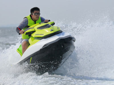 Nikmati Keseruan Wisata Speedboat di Floating Café Jatiluhur!