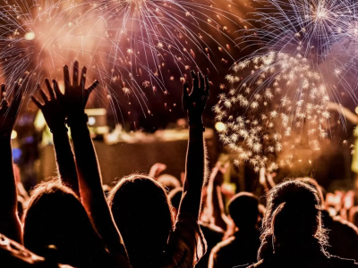 Glow Night Madness: Fun Run & New Year’s Eve Party Penuh Cahaya dan Energi di Prime Plaza Hotel 