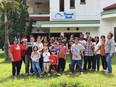Christmas Charity: Menebar Kasih dan Kebahagiaan di Panti Asuhan Rumah Kasih Lembang